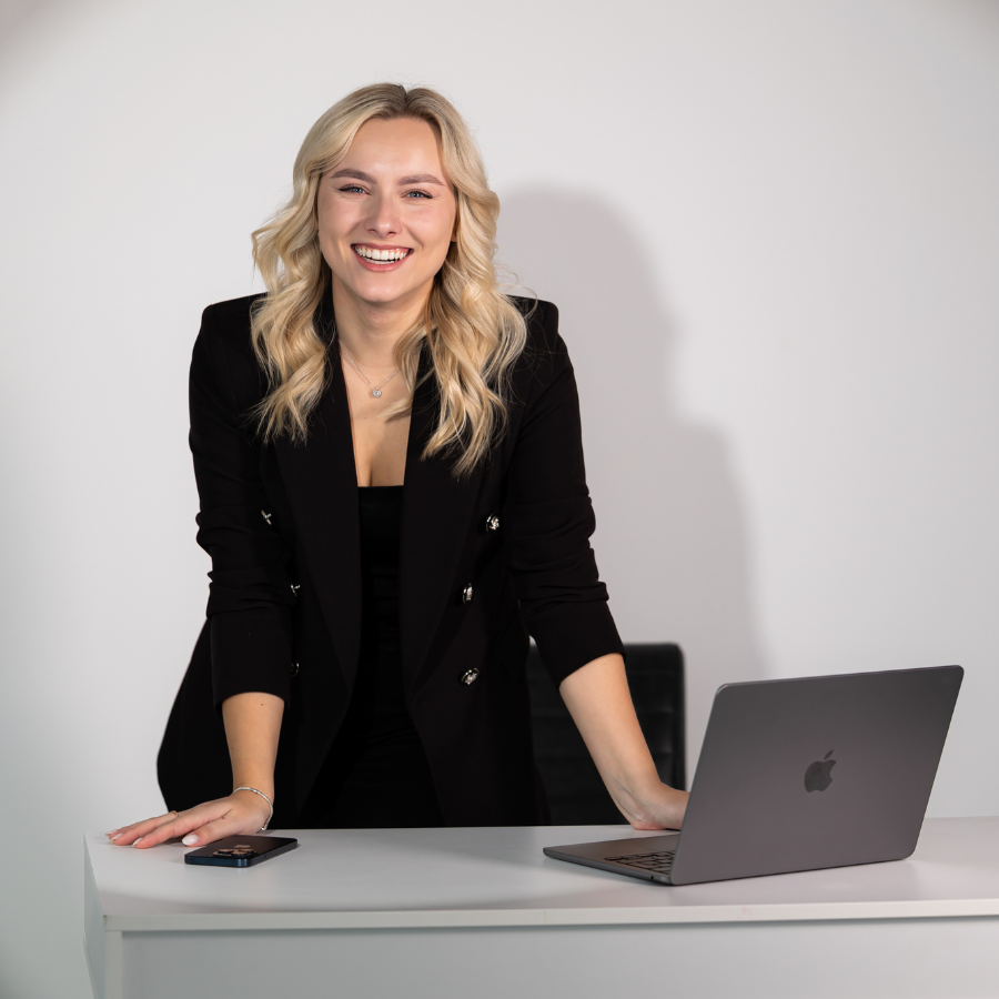 Portrait of Andreea Păcurar, e-mail and SMS lifecycle specialist.